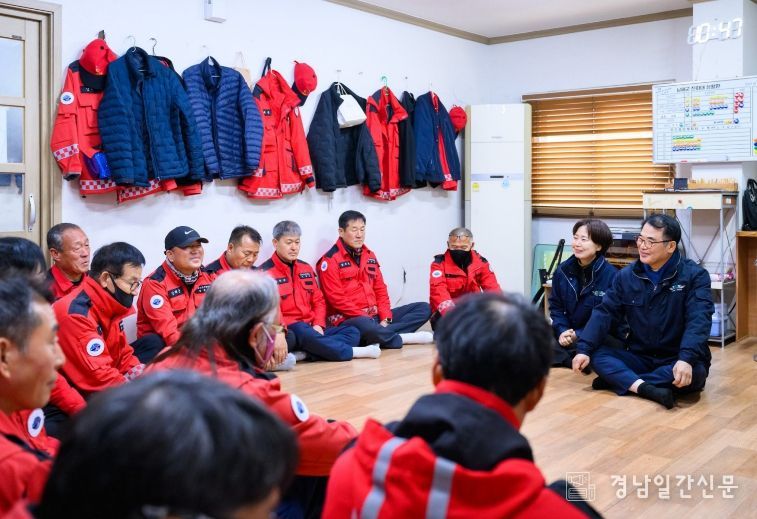 남해군, 산림재난대응단·산불감시원 격려