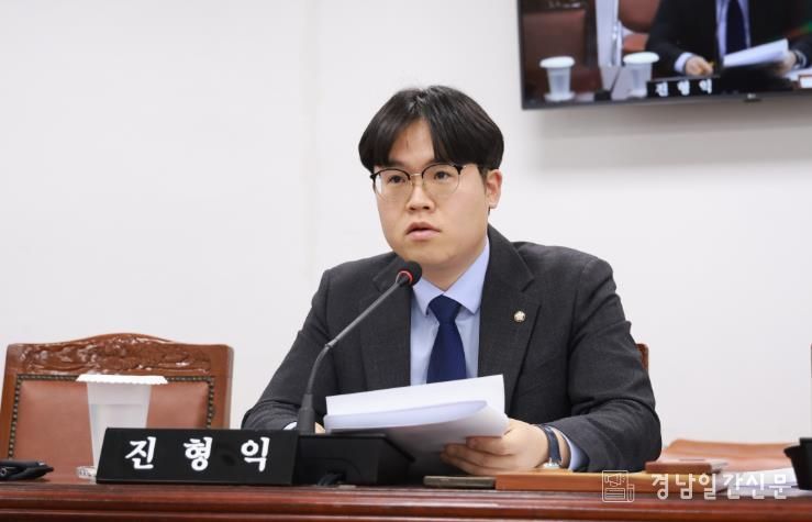 창원시의회 진형익 의원, 장애인 보조견‘동반 출입’인식 높인다