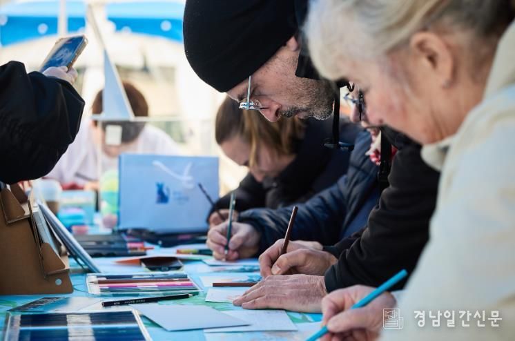 통영시, 클리퍼 세계일주 요트대회 선수단 대상 고양이섬 팸투어 실시