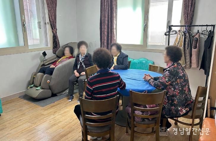 통영시 경로당 물품지원 및 개보수 추진으로 어르신 이용환경 개선 2(안마의자 지원).