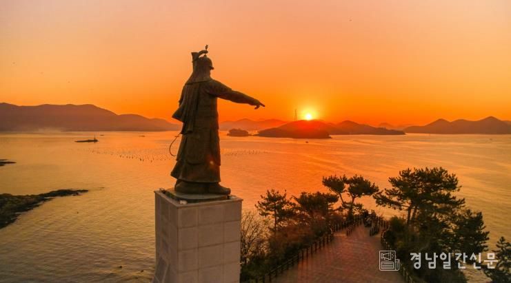 통영시, 이순신 장군 주제 지역 디지털 콘텐츠 공모 최종 선정 1(이순신 동상)