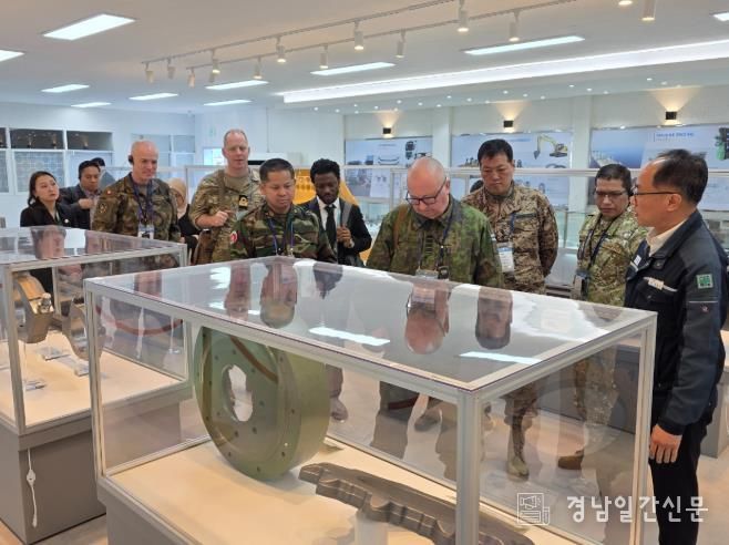 외국무관단 방산기업(삼미금속, 범한퓨어셀) 현장 방문